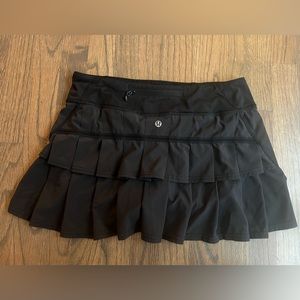 Lululemon black ruffled tennis skort